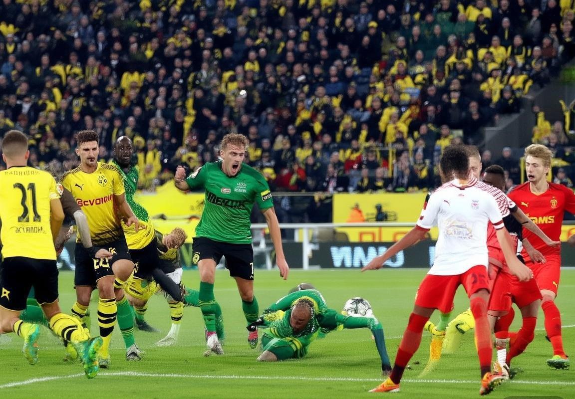 2018德甲巅峰对决：多特蒙德VS莱比锡红牛激战回顾(图2)