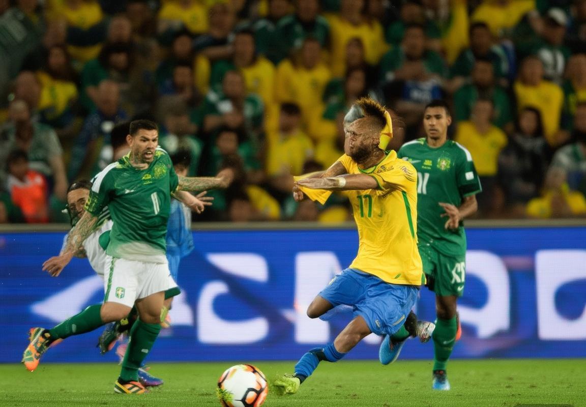 2017南美世预赛：巴西VS巴拉圭巅峰对决精彩回顾(图2)