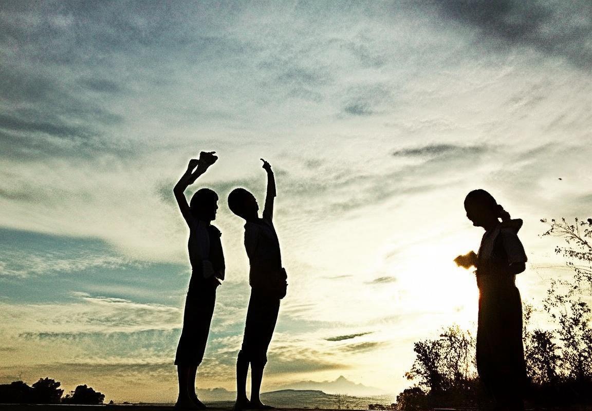 广岛三箭VS磐石队：激情对决背后的足球文化与社会意义